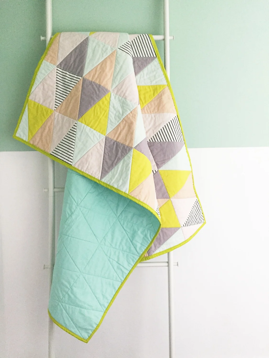Quilt Patchwork-Decke "Pastell Dreiecke"