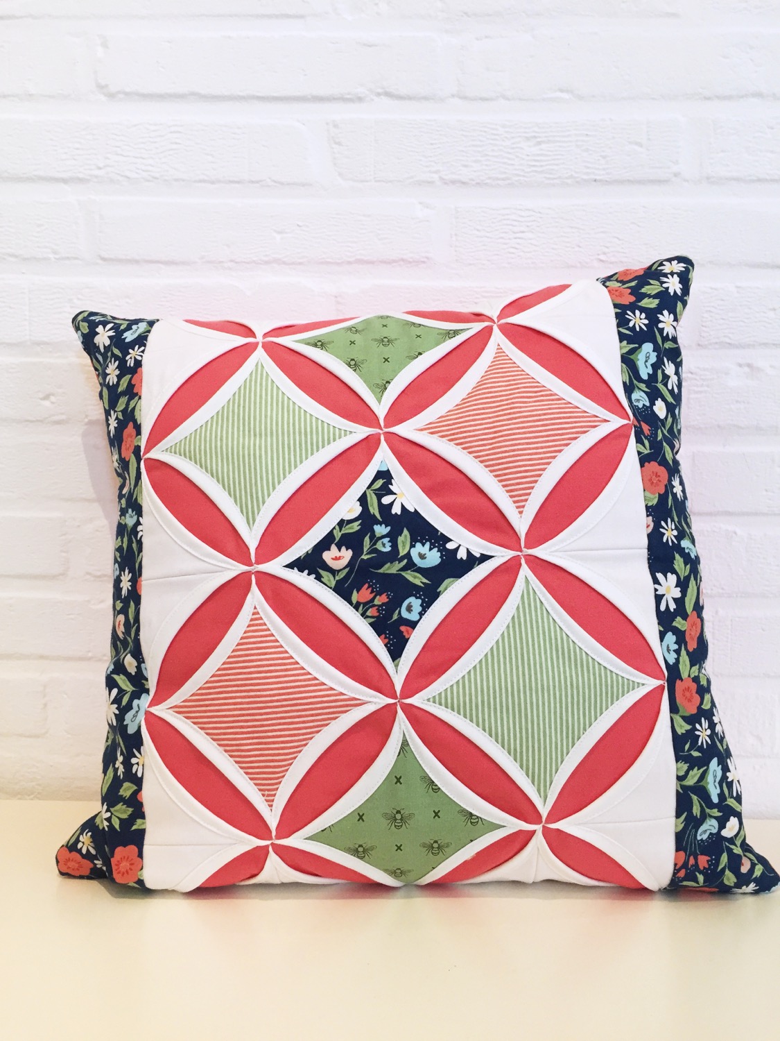 Cathedral Window Patchwork Kissen