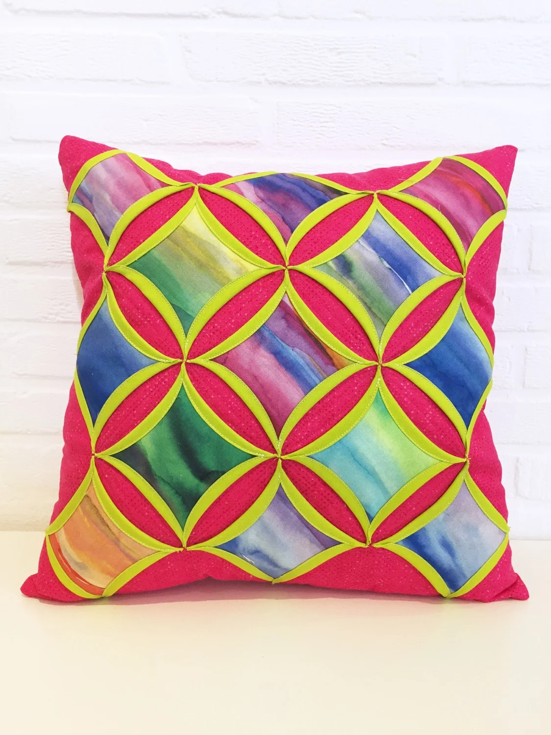 Cathedral Window Patchwork Kissen