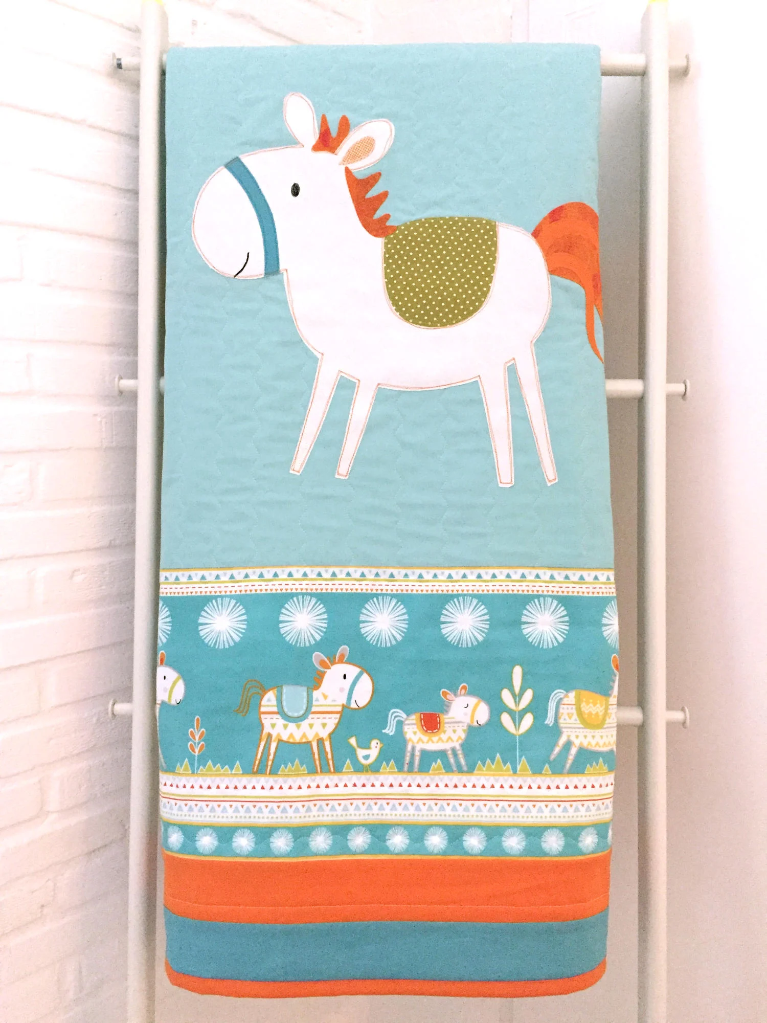 Baby-Quilt / Kinderdecke / Patchworkdecke "Happy Horses" mit Pferdchen