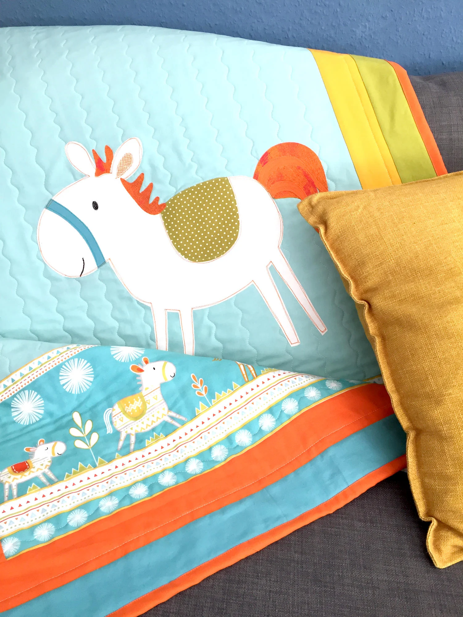 Baby-Quilt / Kinderdecke / Patchworkdecke "Happy Horses" mit Pferdchen