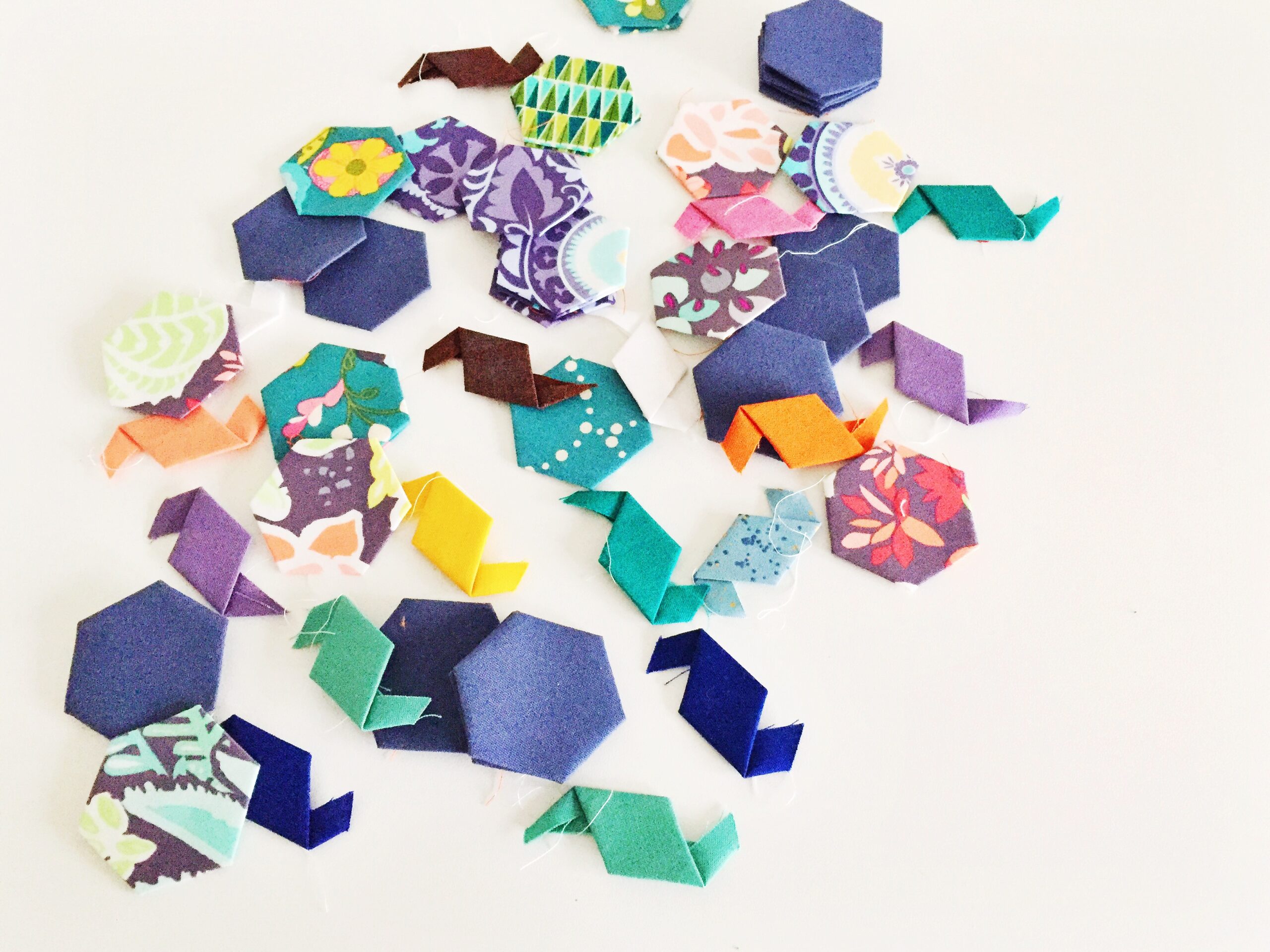 English Paper Piecing Anleitung – Patchwork mit der Hand nähen English Paper Piecing Anleitung - Patchwork mit der Hand nähen