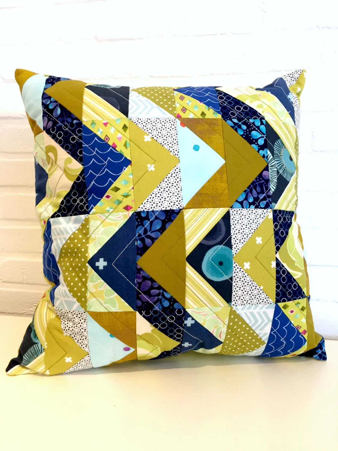 Patchwork Kissenhülle "Flying Geese Green/Blue"