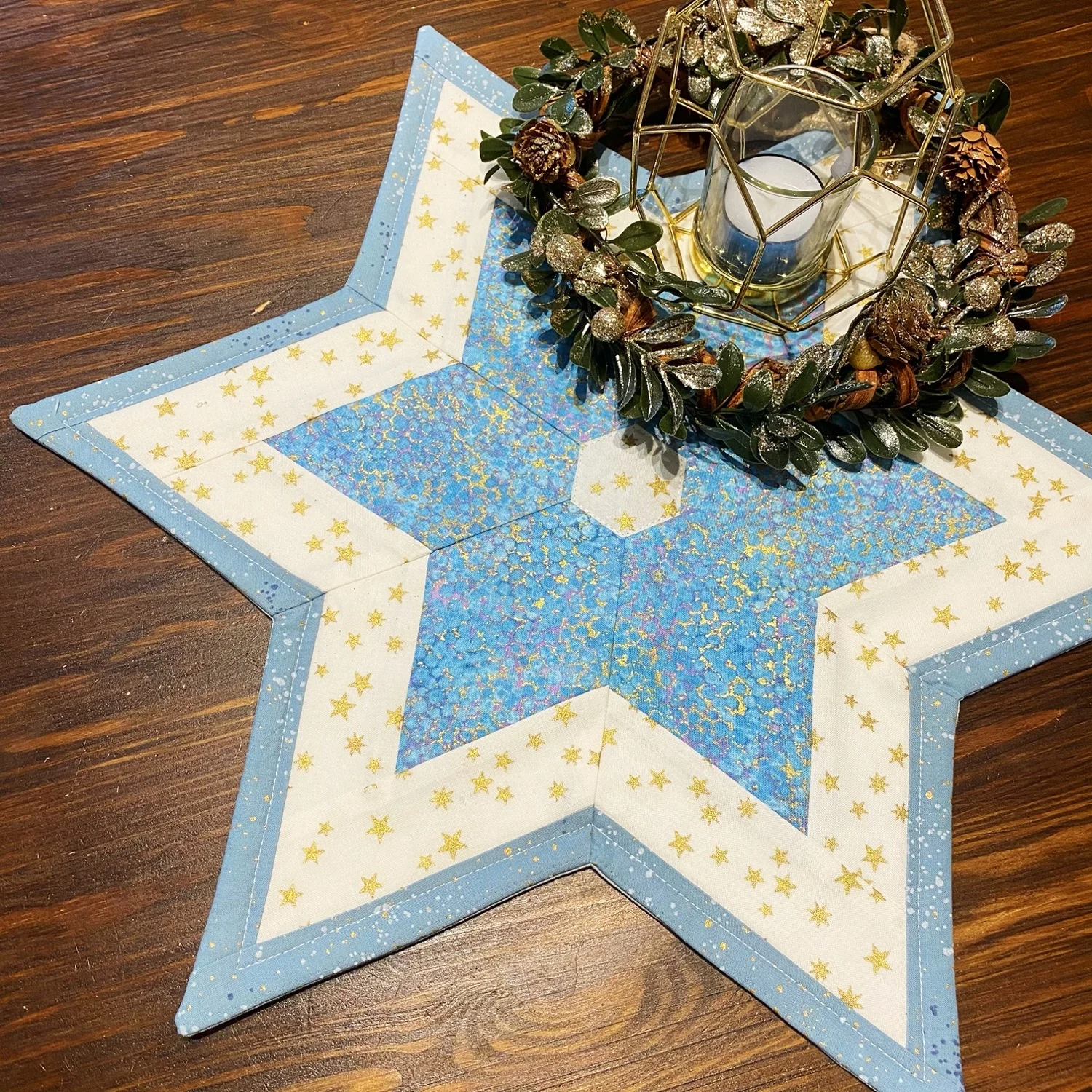 Weihnachtliche Mitteldecke "Stern"
