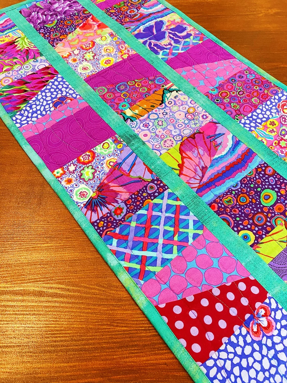 Kaffe Fassett Tischläufer - blau/lila