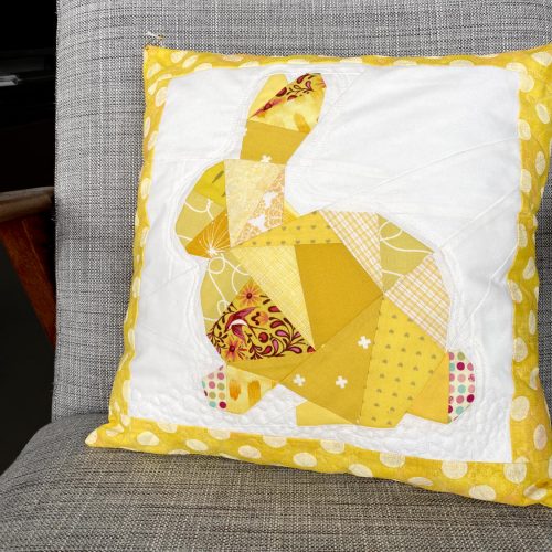 Kissenhülle "Gelber Hase" - Foundation Paper Piecing - 40 x 40 cm Kissen