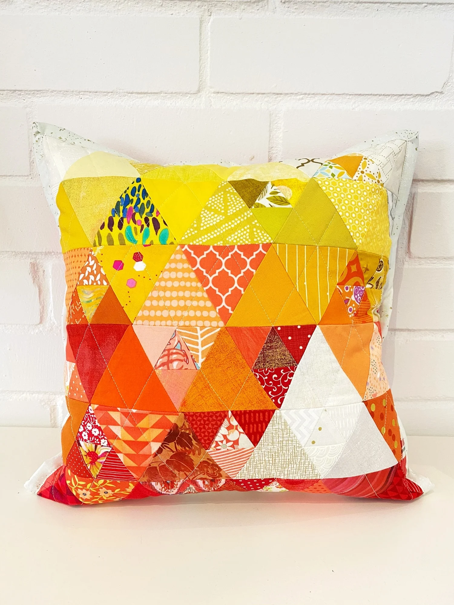 Patchwork Kissenhülle "Sunset Triangles"