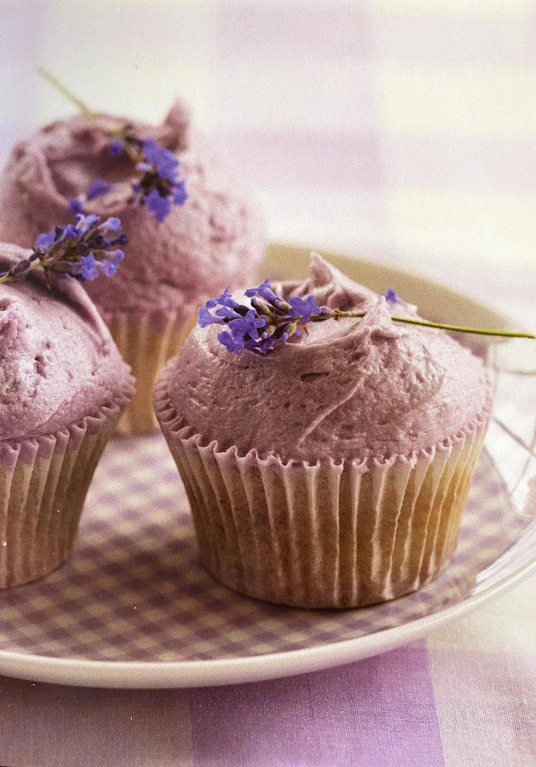 Grußkarte - Lavendar Cupcakes - mit Rezept der Hummingbird Bakery