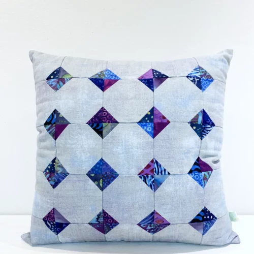 Patchwork-Kissenhülle - Snowball Batik - grau/lila