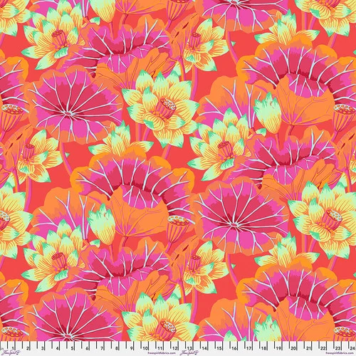 FreeSpirit - Kaffe Fassett Classics - Lake Blossoms Magenta - PWGP093.MAGEN