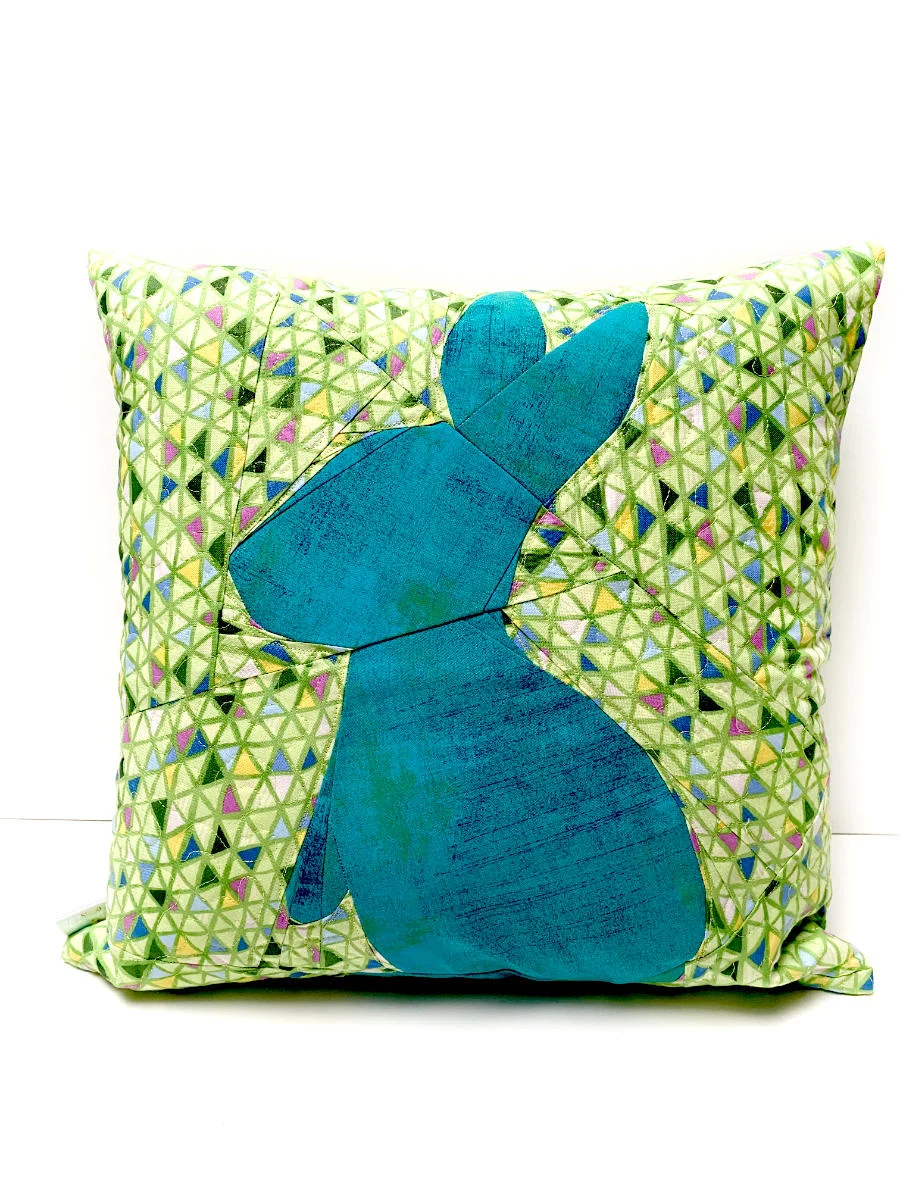 Patchwork-Kissenhülle - Hase grün