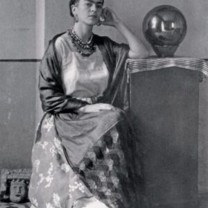 Postkarte - Frida sitzend