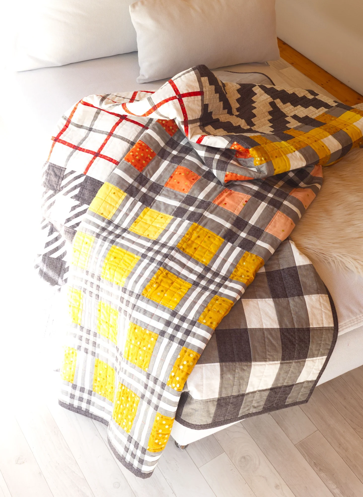 Eleganter Sofaquilt - Patchwork-Decke "Bespoke"